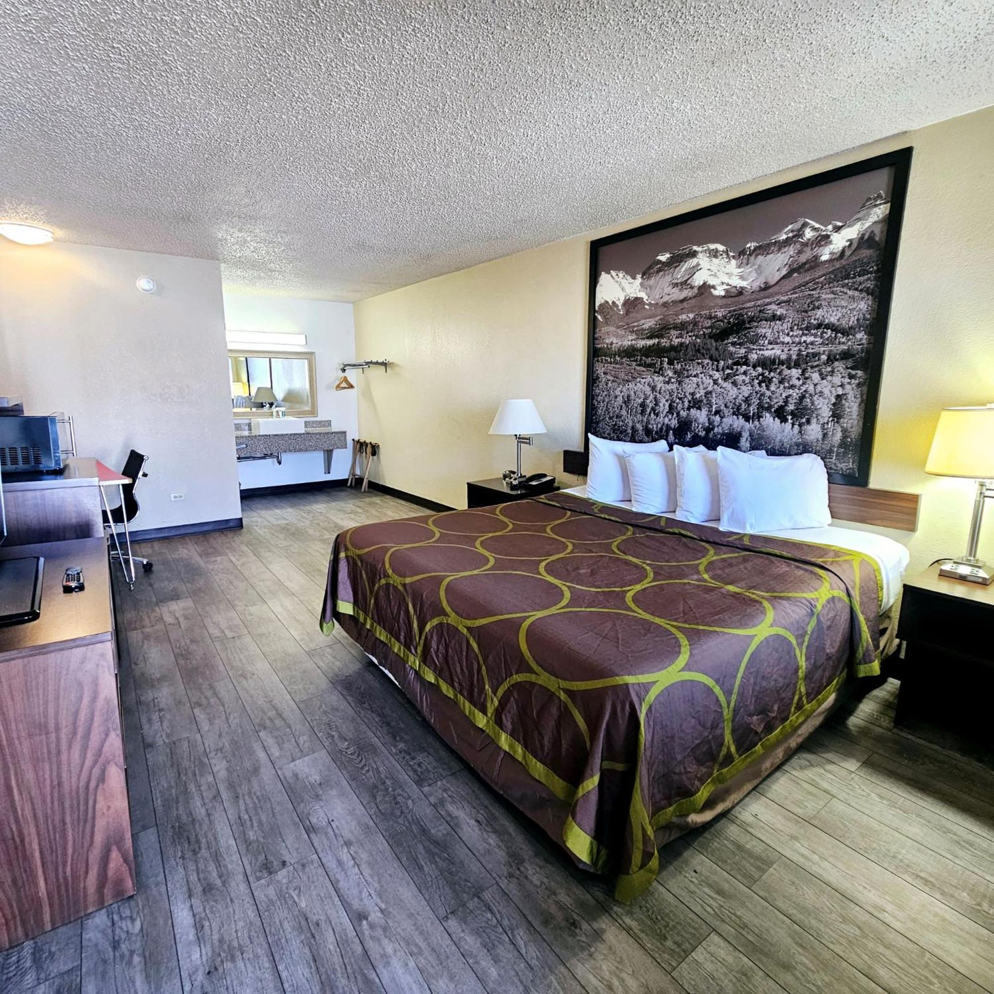Super 8 By Wyndham Denver Central Exterior photo