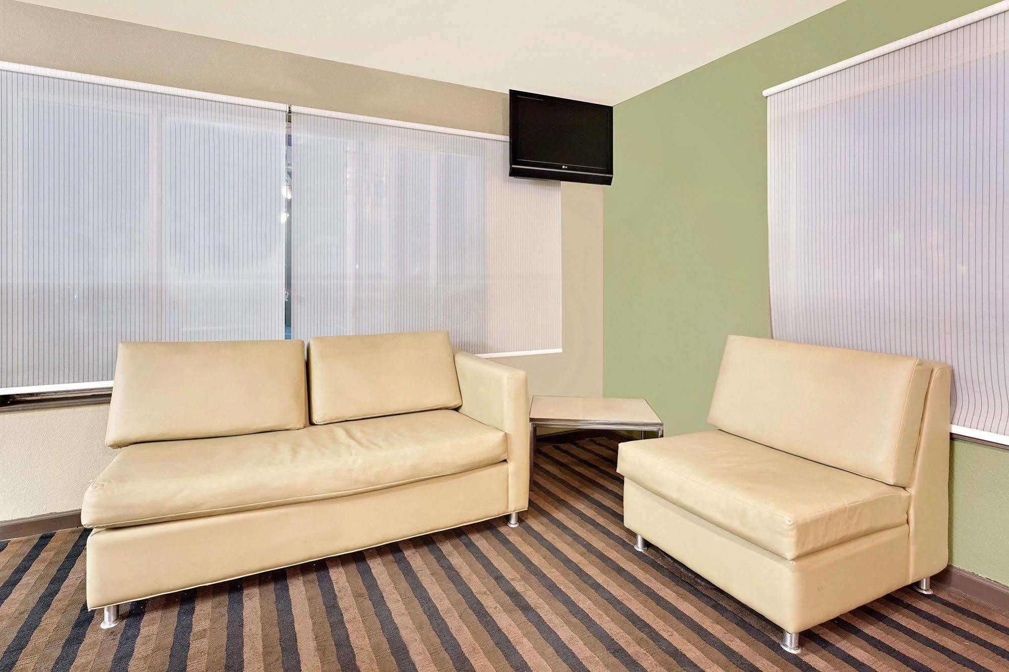 Super 8 By Wyndham Denver Central Exterior photo
