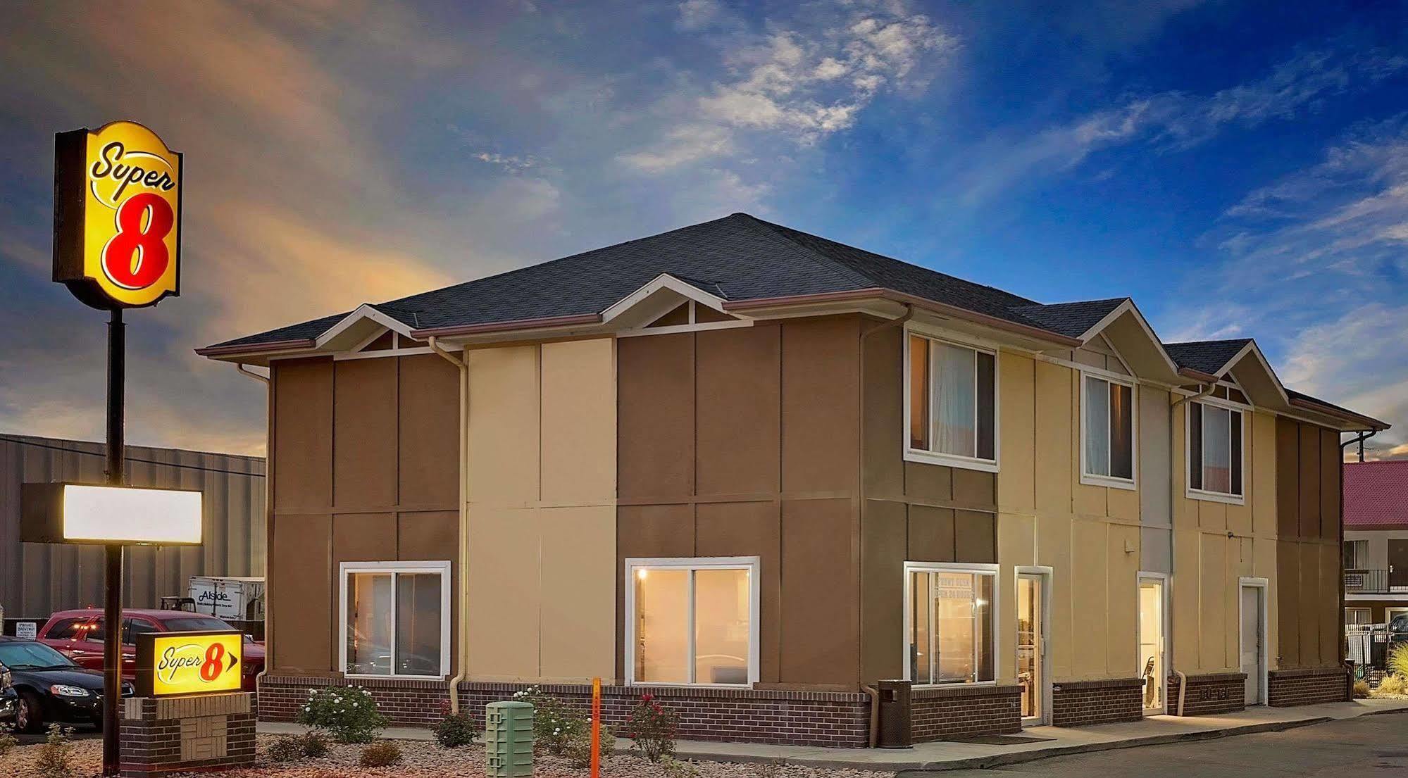 Super 8 By Wyndham Denver Central Exterior photo